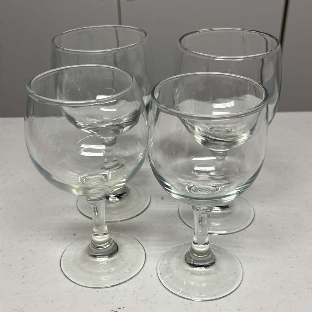 Set of 4 Clear Wine Glasses Elegant Stemware Drinkware Set